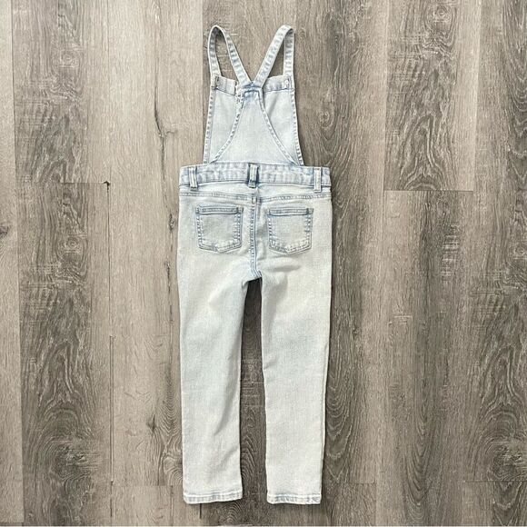 Cat & Jack Girl’s Light Wash Distressed Button Front Bib Denim Overalls XS 4/5 - Picture 9 of 14